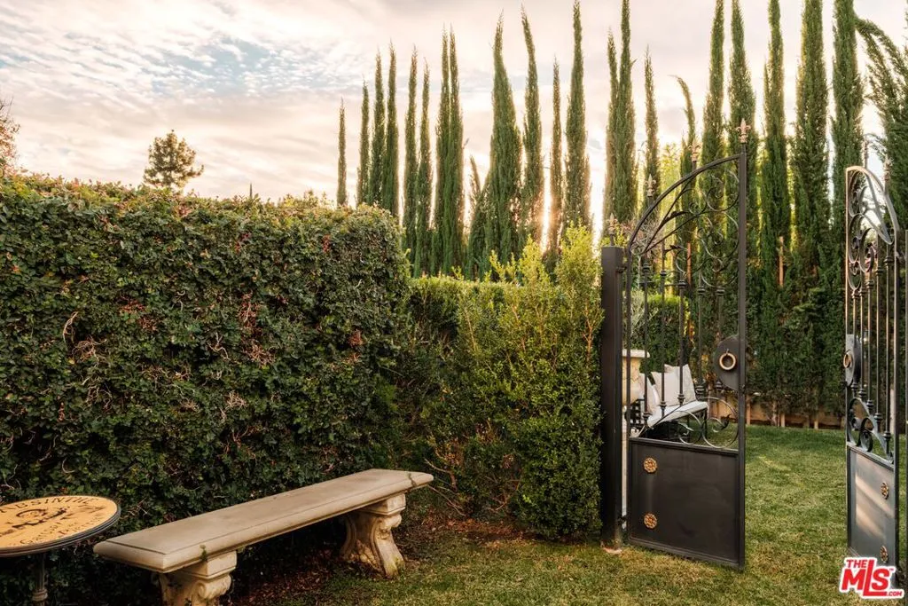 18875 Pasadero Drive, Tarzana, California 91356 home-pic-69